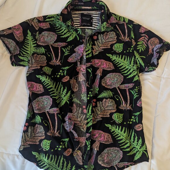 Cactus Man mushroom forest button up short sleeve S - Picture 3 of 3
